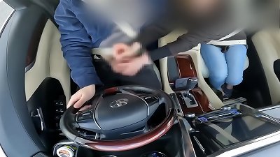 A frustrated married woman makes me ejaculate with a hand job while driving